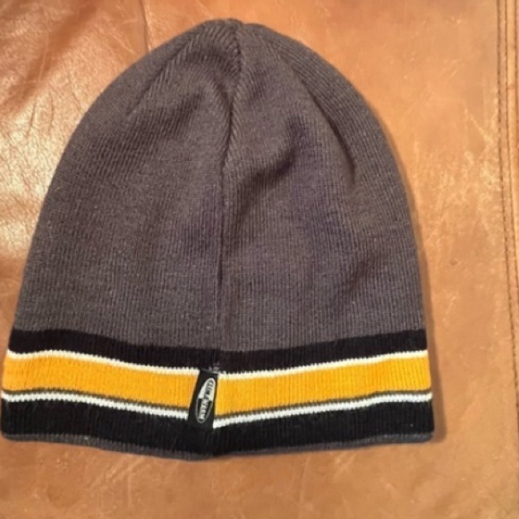 Adidas winter hat toque. - Picture 5 of 6